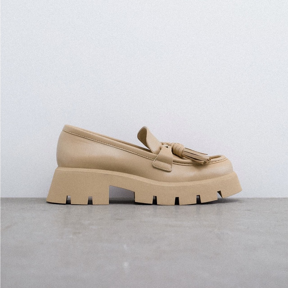 Zara platform loafers in cream size 8